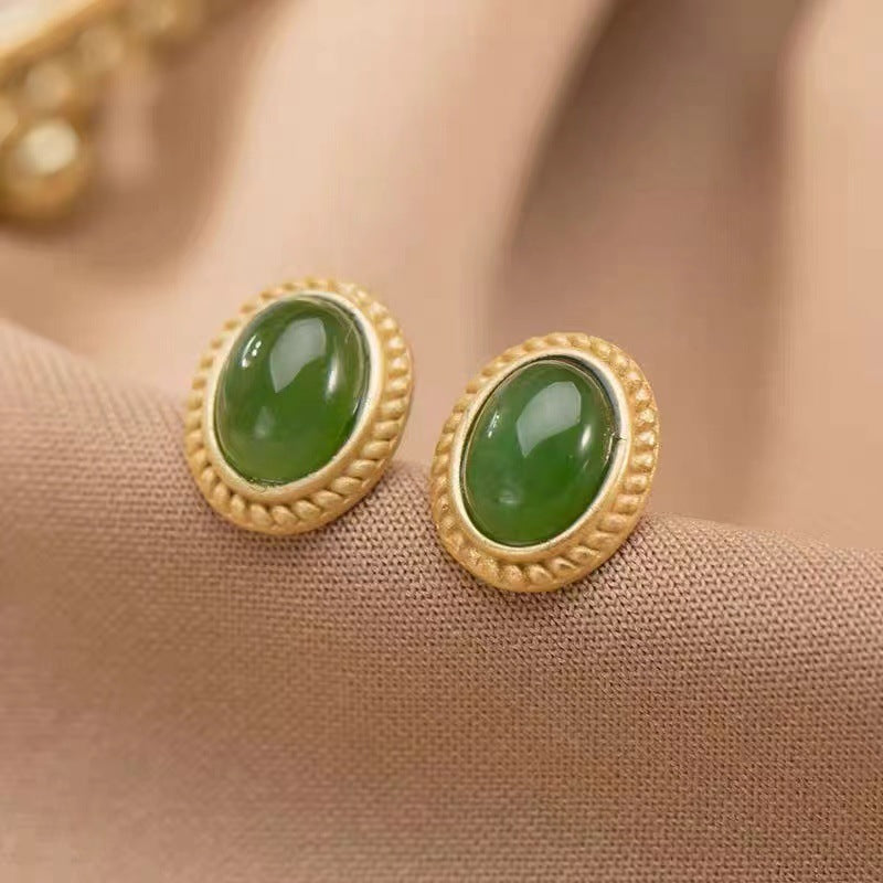 Charming Gold Earring for Any Occasion