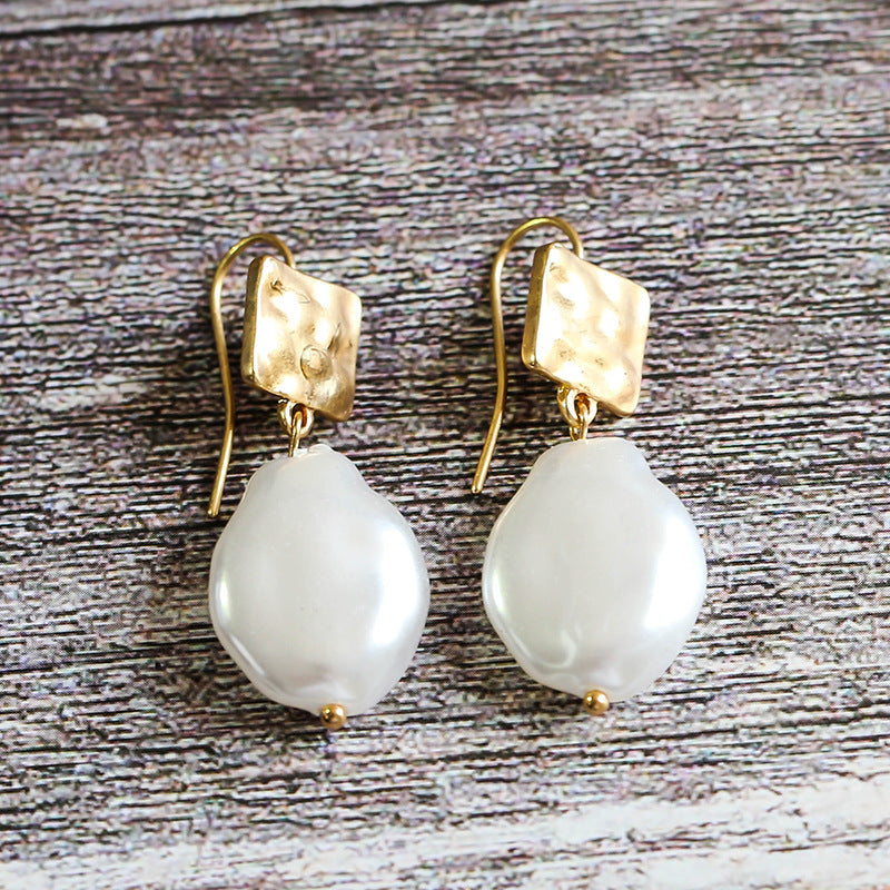 Stunning Gold Earring for Daily Wear