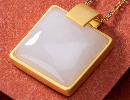 Romantic Gold Necklace for Special Moments