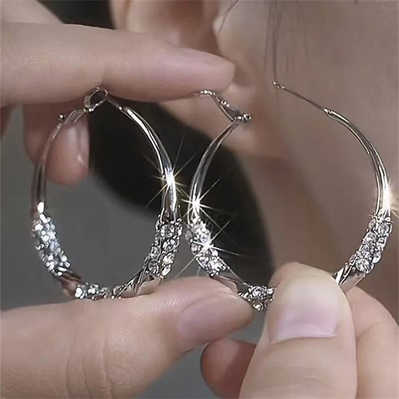 Charming Silver Earring for Any Occasion