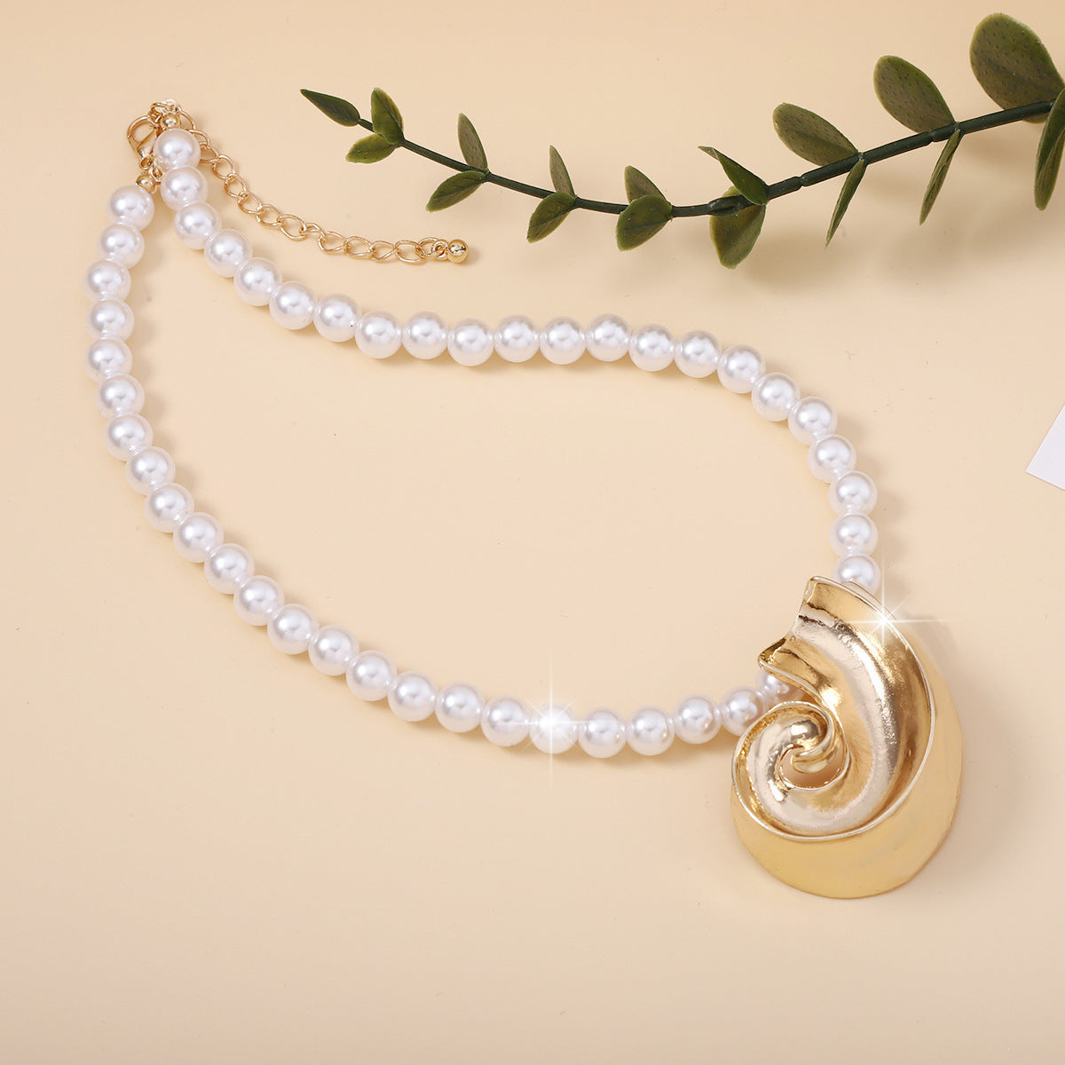 Classic Pearl Chain with Timeless Appeal