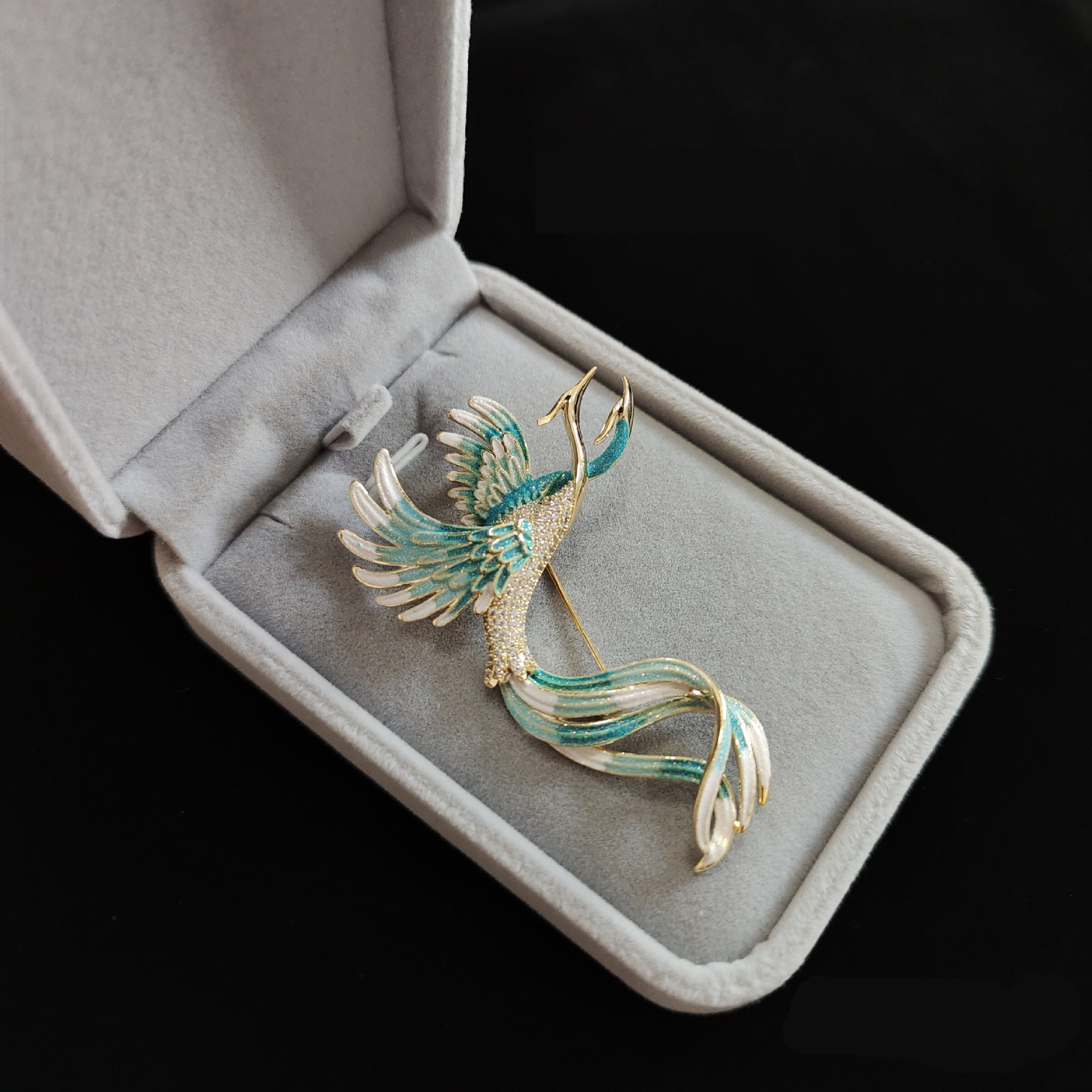 Charming Piece for Any Occasion