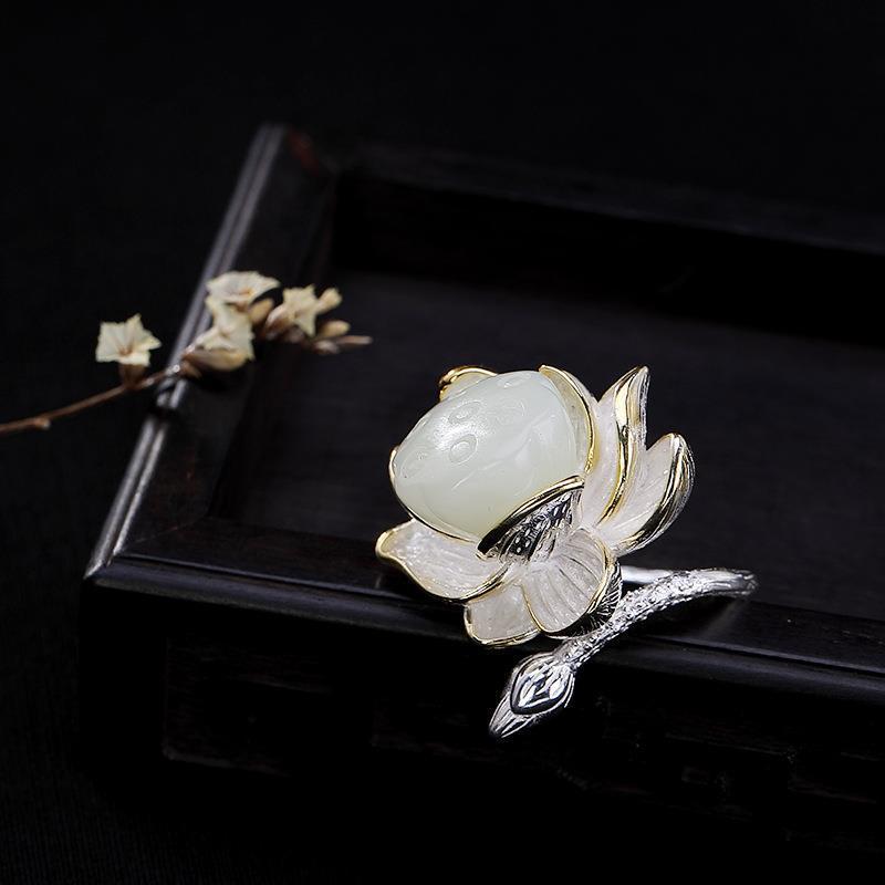 Romantic Gold Ring for Special Moments