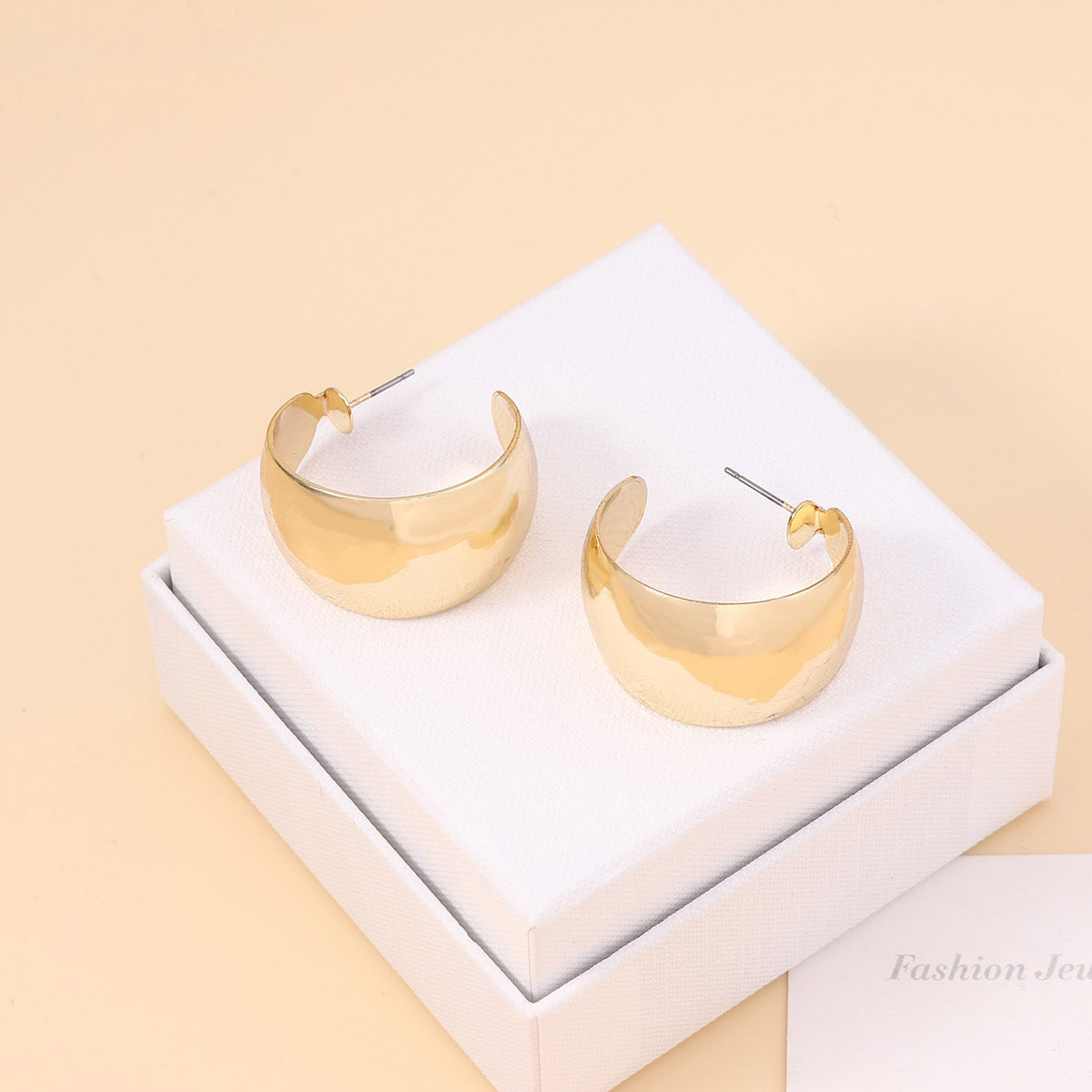 Classic Earring with Timeless Appeal
