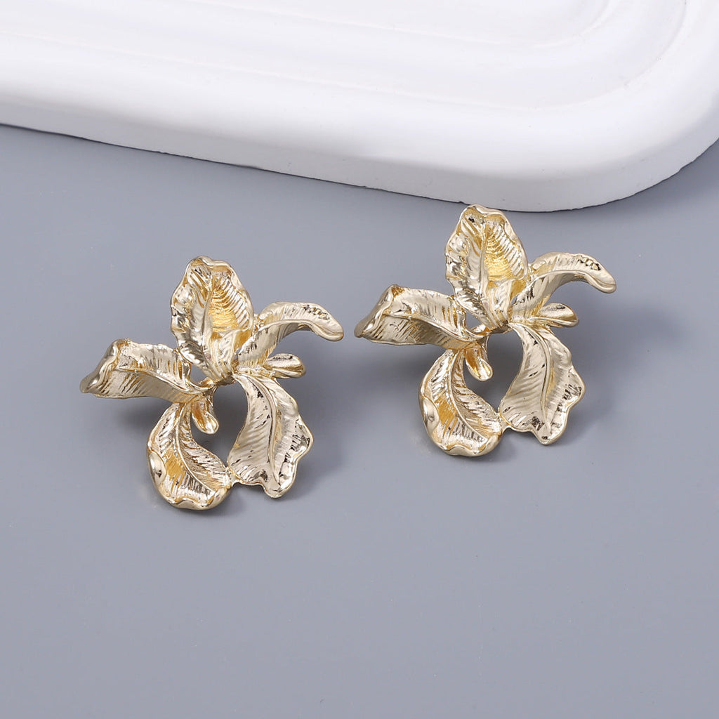 Charming Gold Earring for Any Occasion