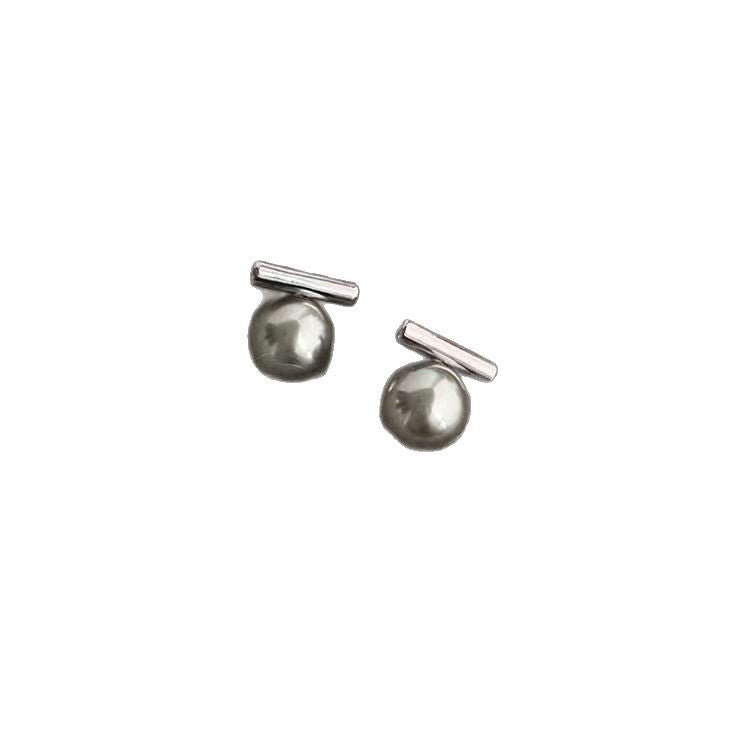 Beautiful Pearl Earring with Unique Style