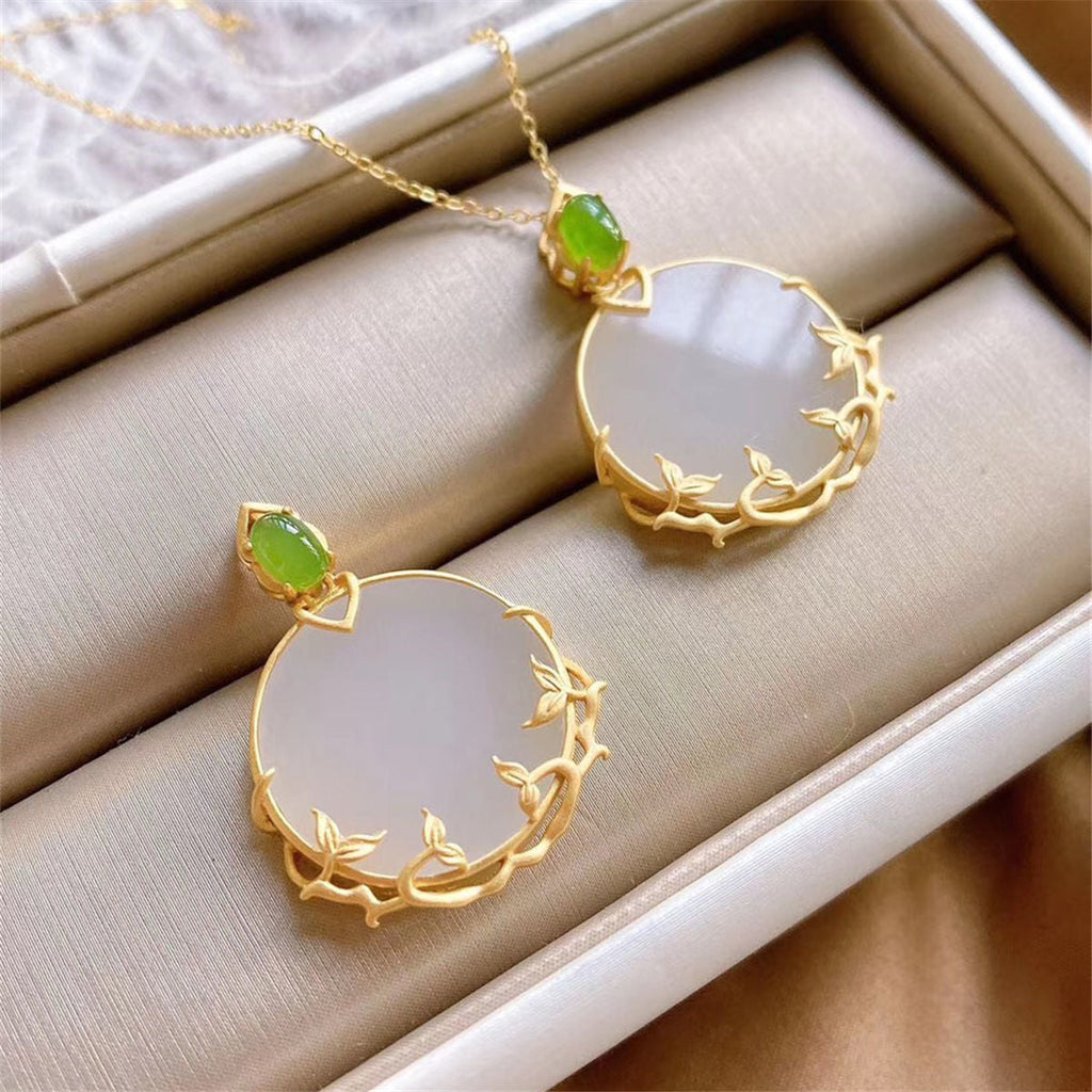 Romantic Gold Necklace for Special Moments