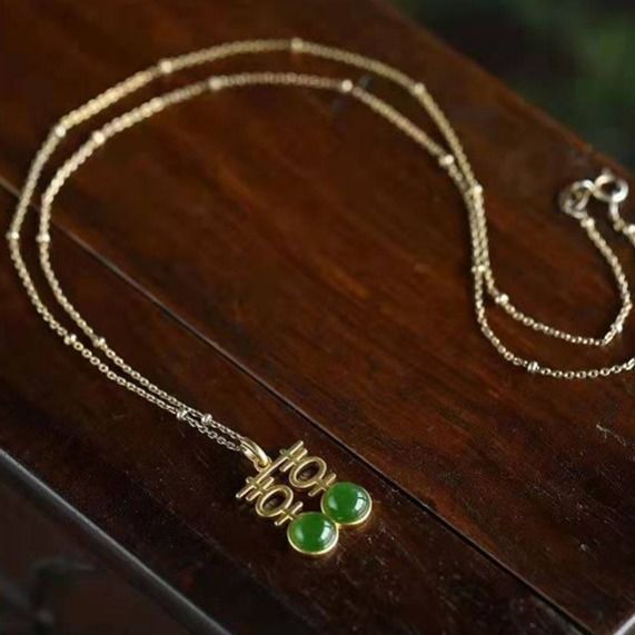 Beautiful Silver Necklace with Unique Style