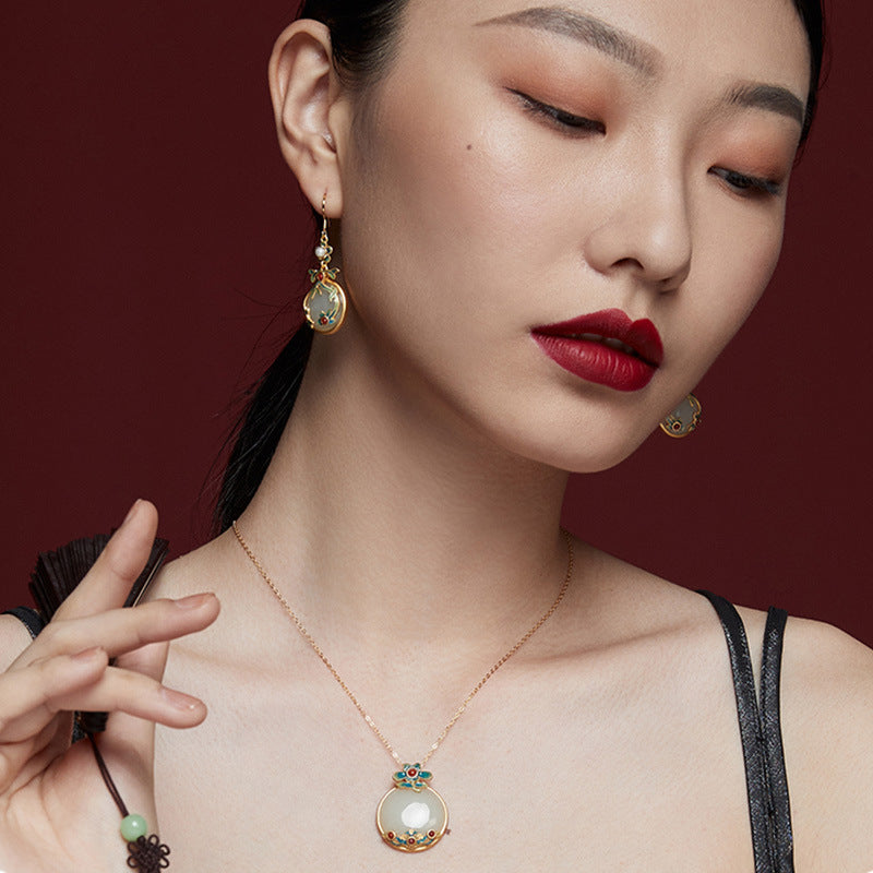 Beautiful Silver Necklace with Unique Style