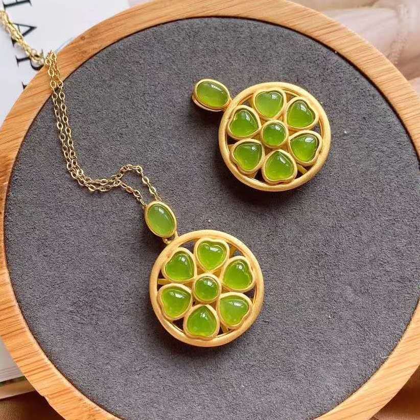 Charming Gold Necklace for Any Occasion