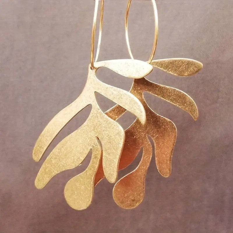 Romantic Gold Earring for Special Moments