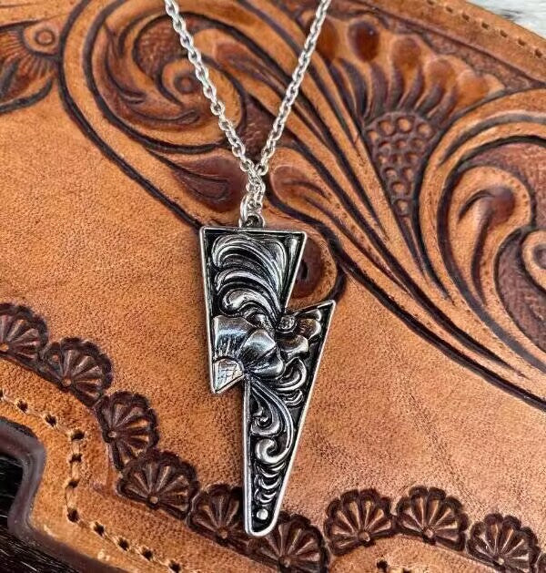Romantic Necklace for Special Moments