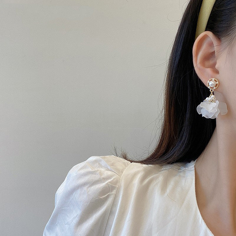 Romantic Pearl Earring for Special Moments