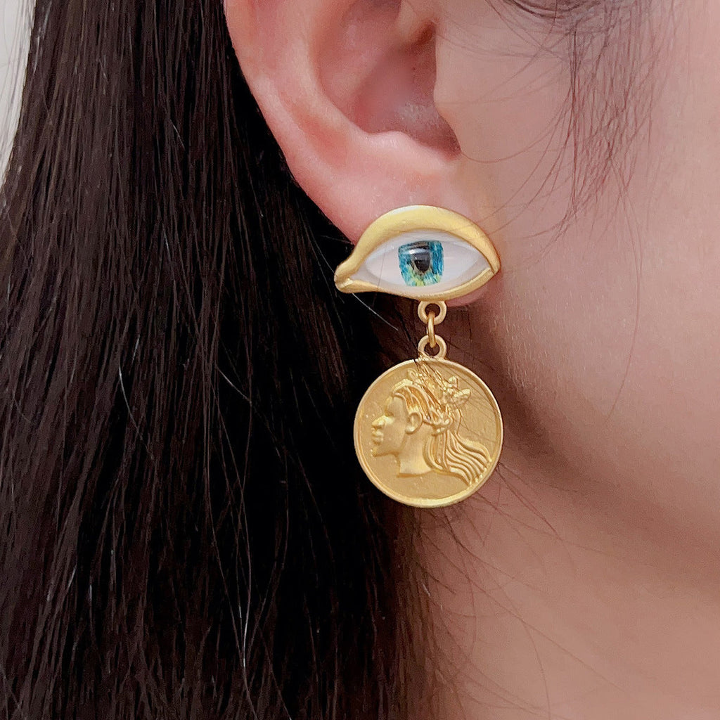 Charming Earring for Any Occasion