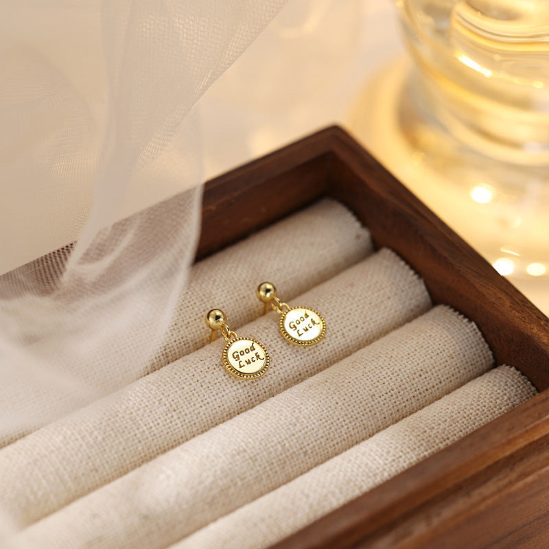 Charming Earring for Any Occasion