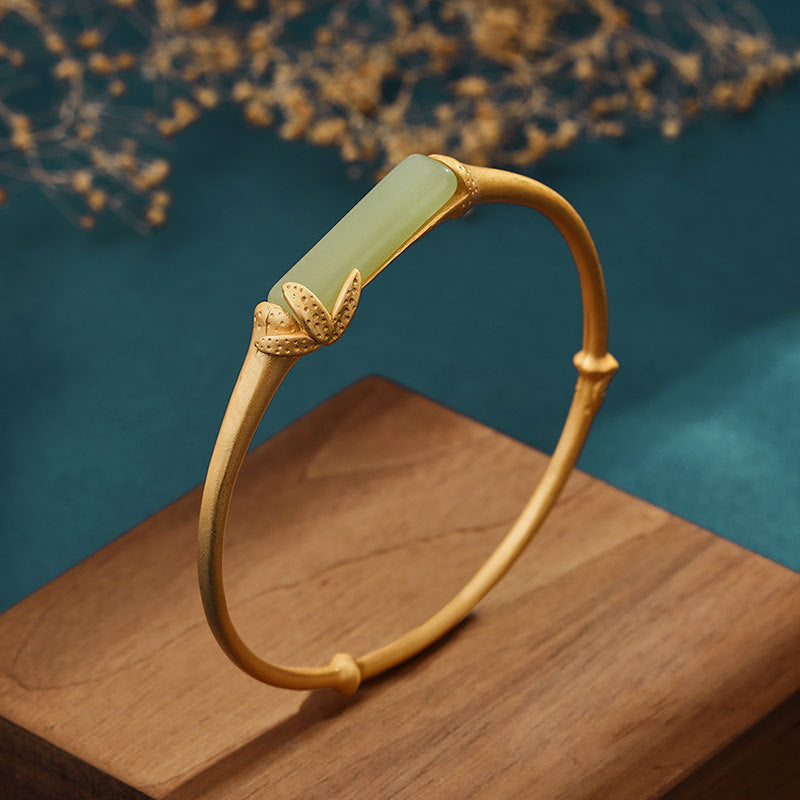 Romantic Gold Bracelet for Special Moments