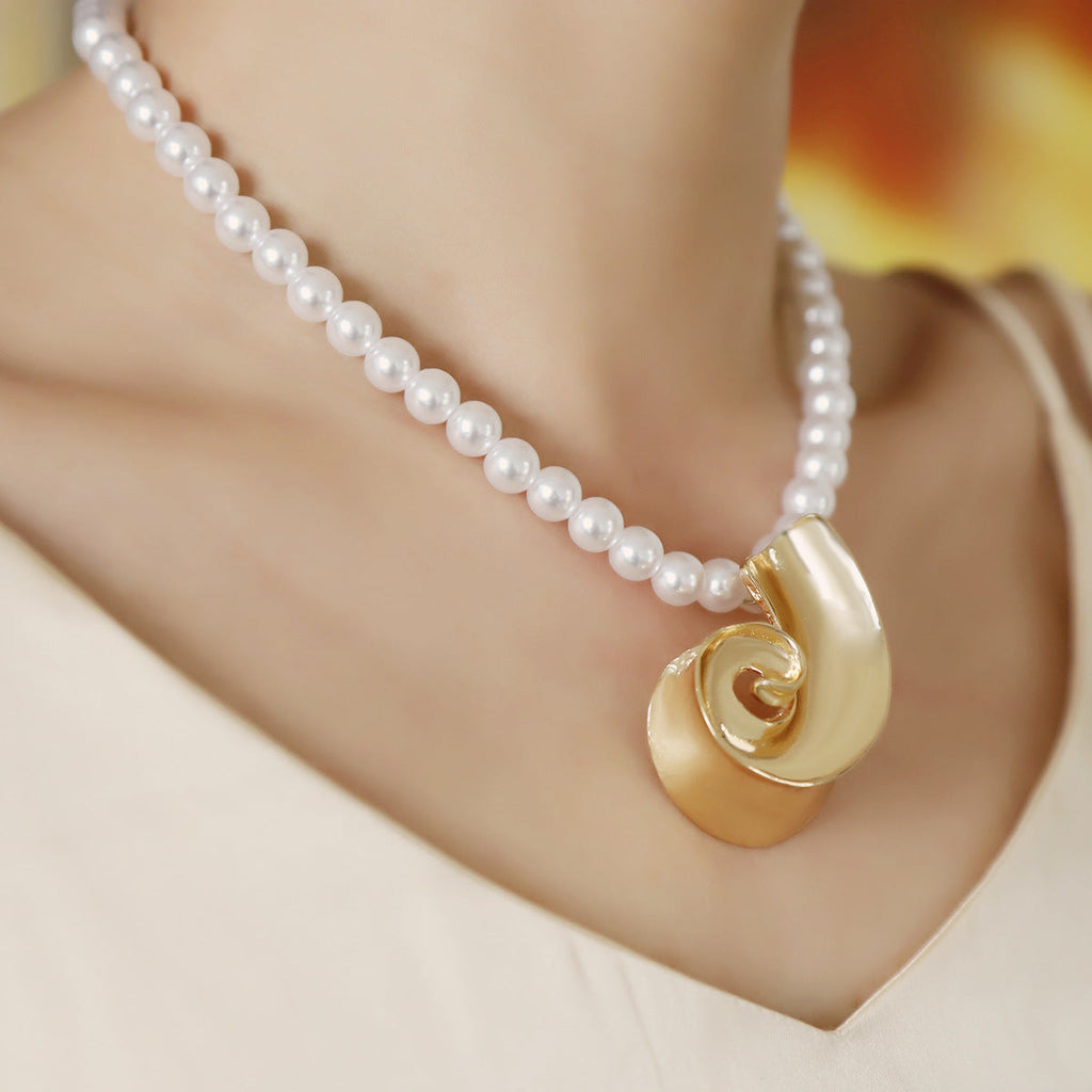 Classic Pearl Chain with Timeless Appeal