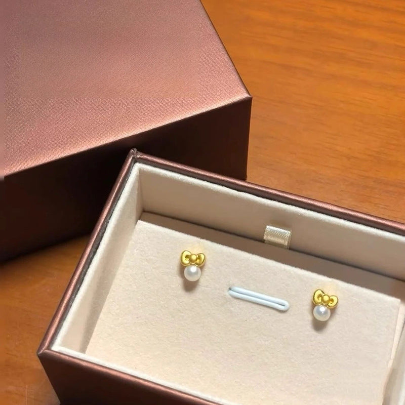 Romantic Gold Earring for Special Moments