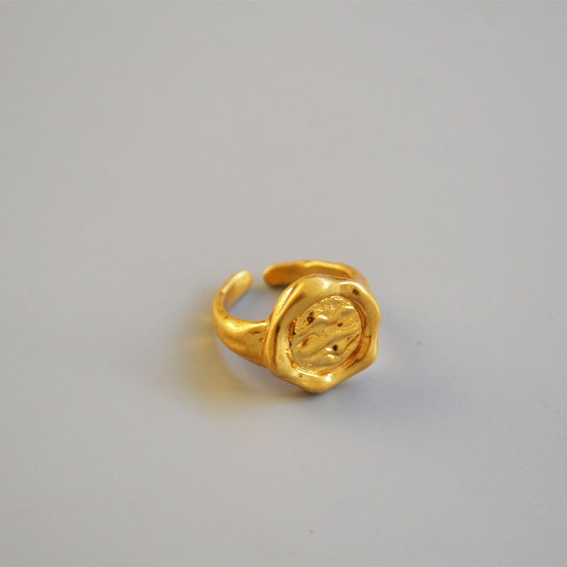 Classic Gold Ring with Timeless Appeal