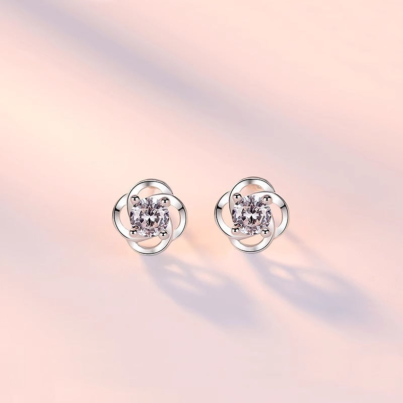 Charming Earring for Any Occasion