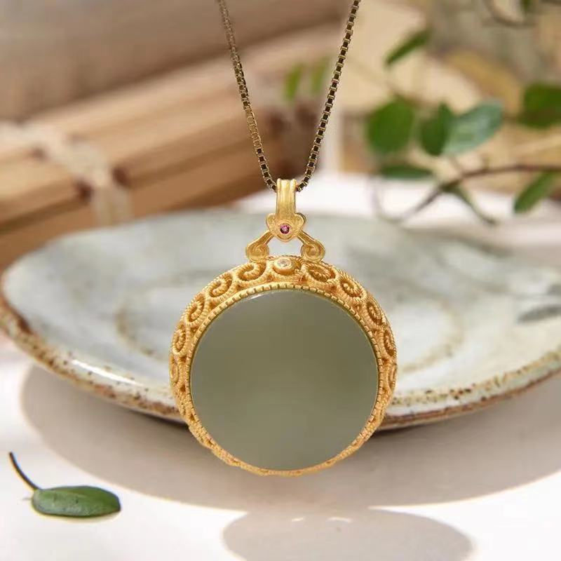 Beautiful Silver Necklace with Unique Style