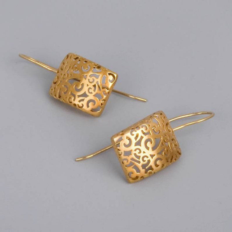 Romantic Gold Earring for Special Moments