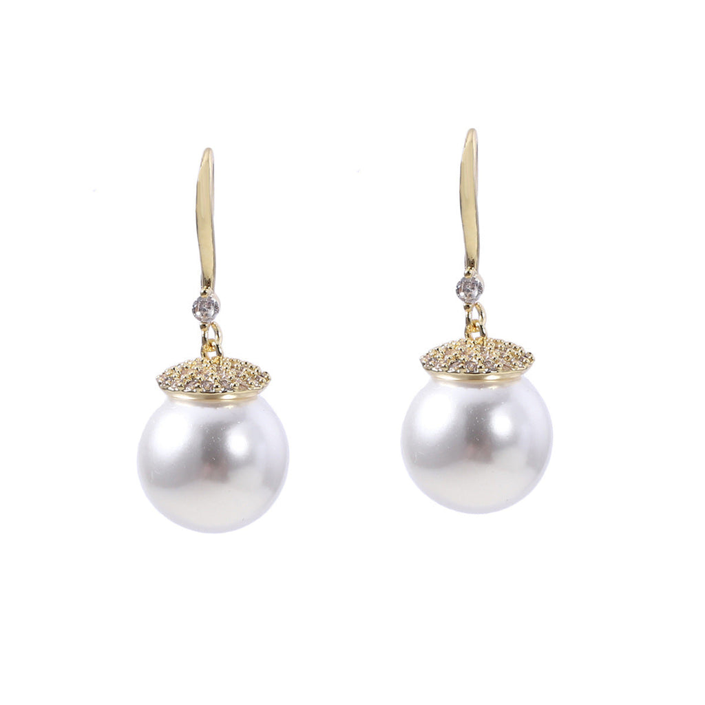 Classic Pearl Piece with Timeless Appeal