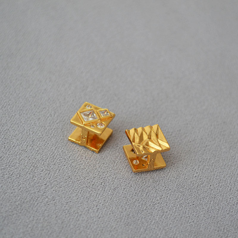 Romantic Gold Earring for Special Moments