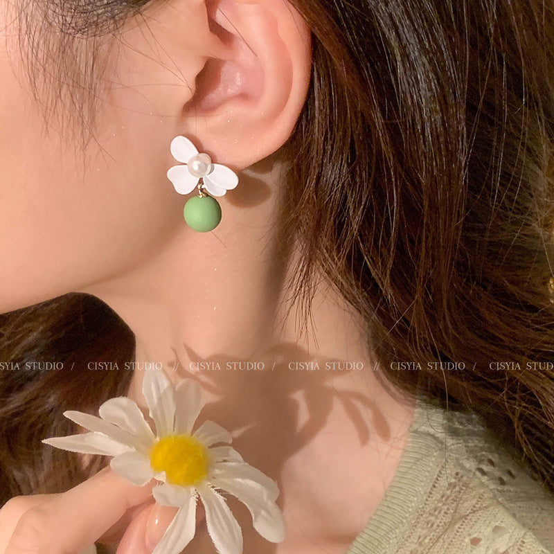 Romantic Pearl Earring for Special Moments