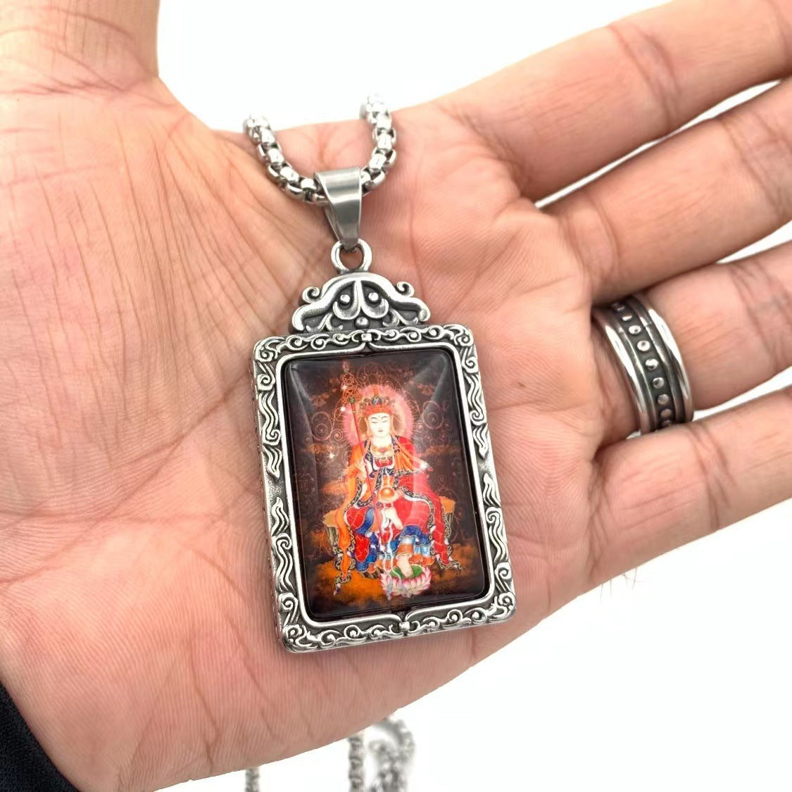 Classic Pendant with Timeless Appeal