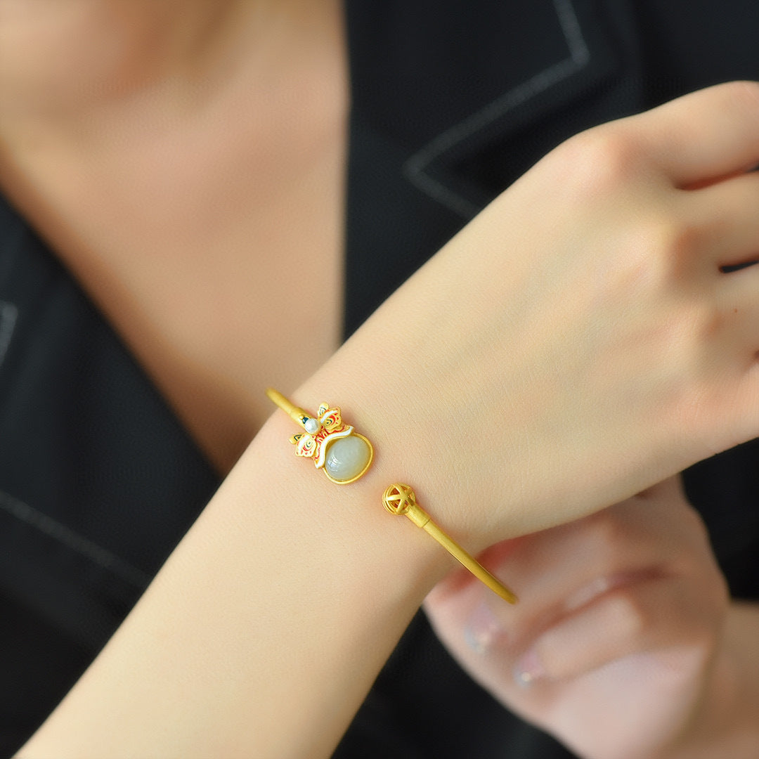 Charming Silver Bracelet for Any Occasion