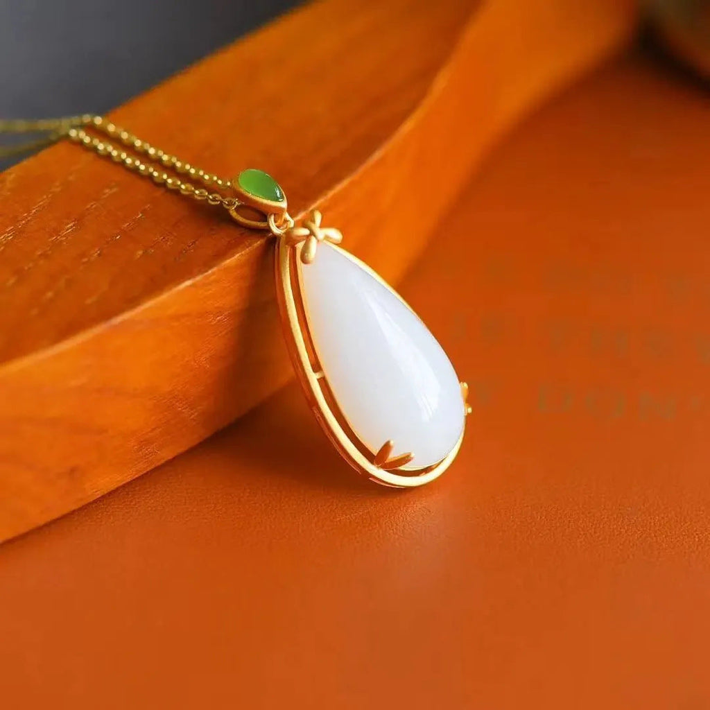 Classic Silver Necklace with Timeless Appeal