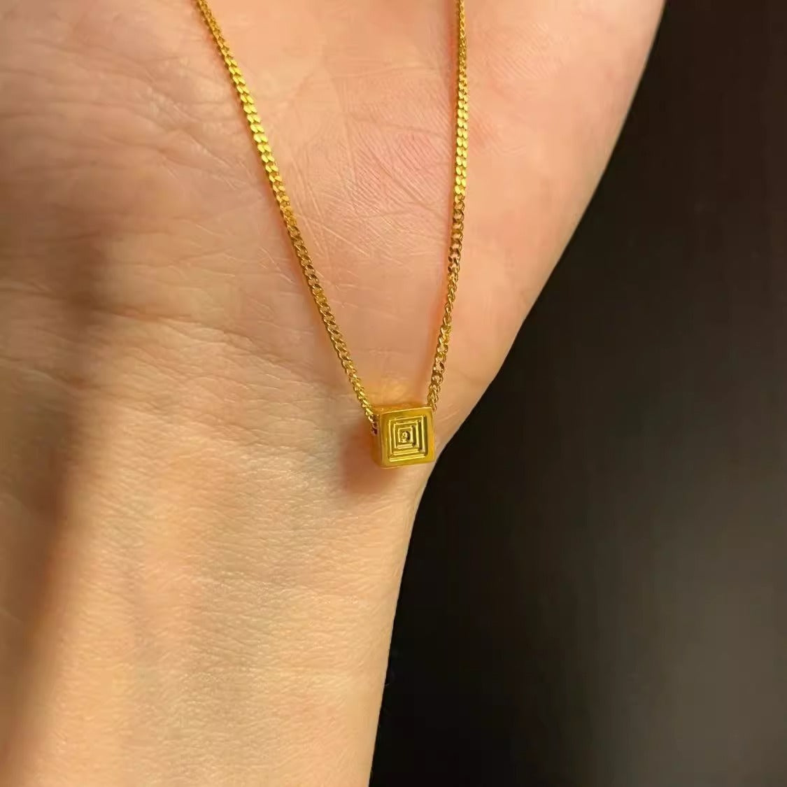 Romantic Gold Necklace for Special Moments