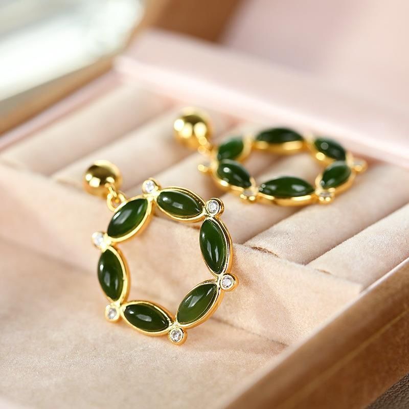 Romantic Gold Earring for Special Moments