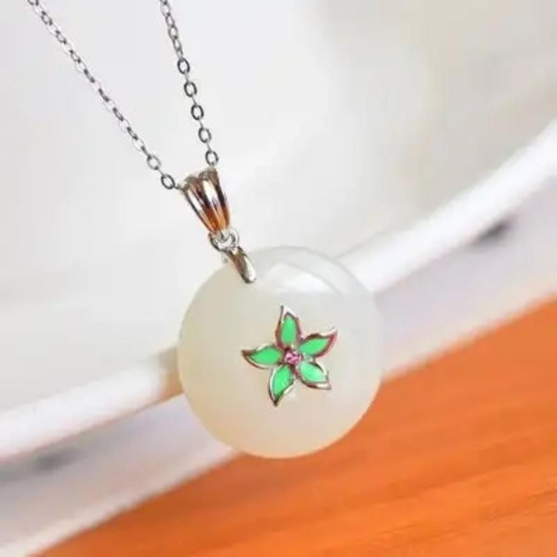 Romantic Silver Necklace for Special Moments