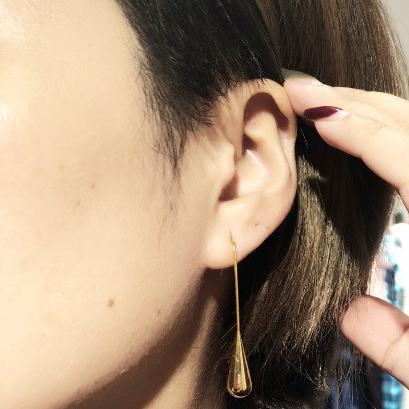 Classic Gold Earring with Timeless Appeal
