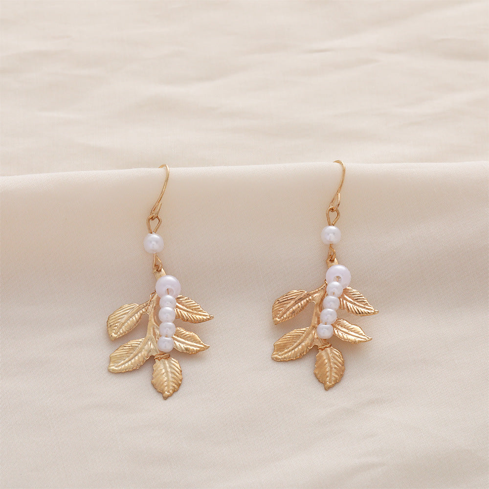 Classic Pearl Earring with Timeless Appeal