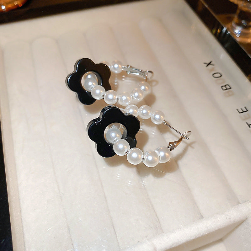 Romantic Pearl Earring for Special Moments