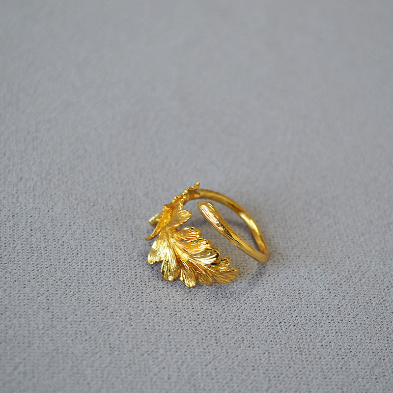 Classic Gold Ring with Timeless Appeal