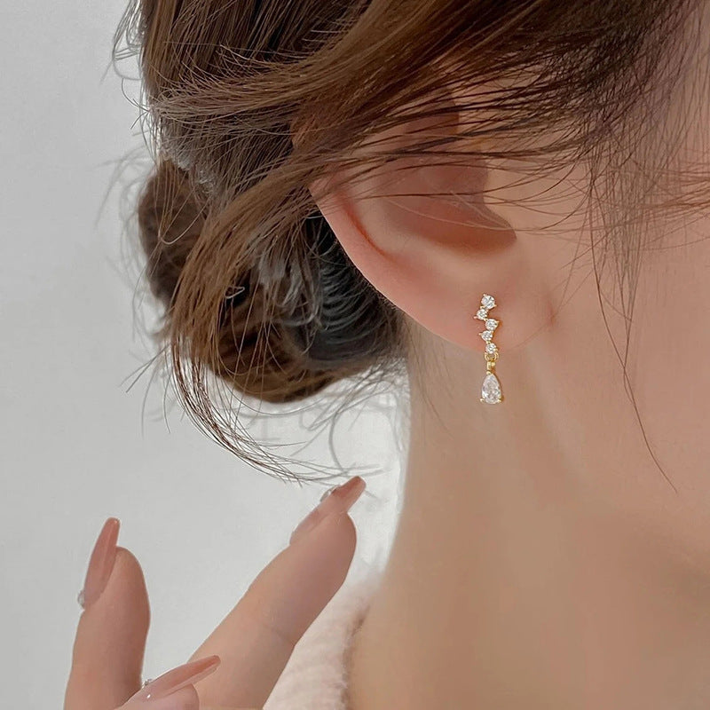 Classic Gold Earring with Timeless Appeal