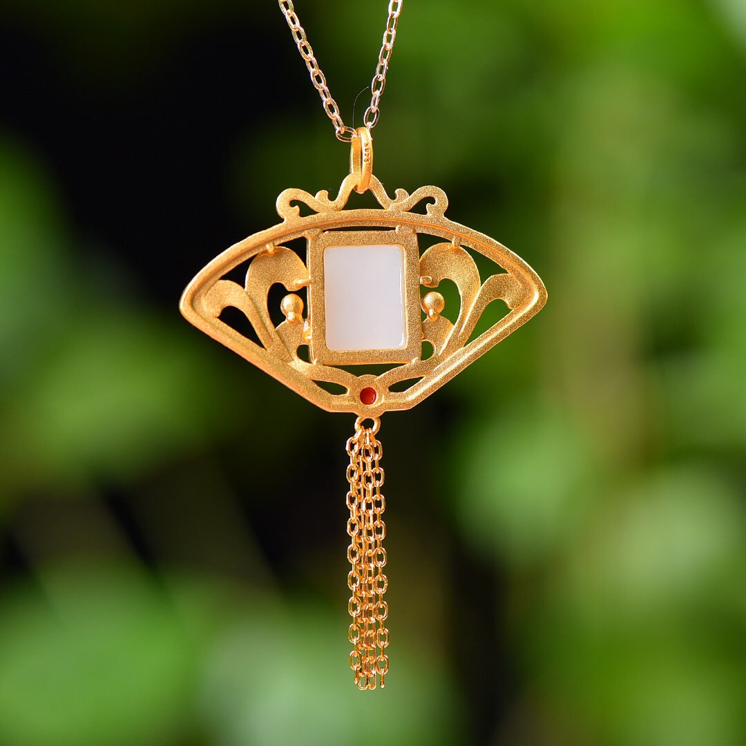 Romantic Silver Necklace for Special Moments