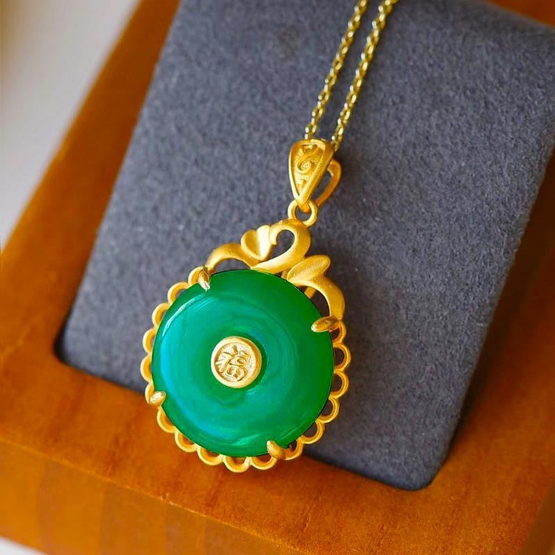Classic Gold Necklace with Timeless Appeal