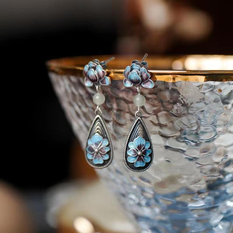 Charming Piece for Any Occasion