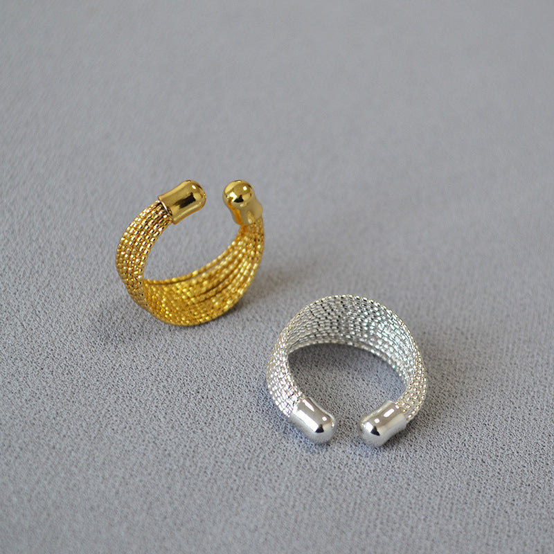 Classic Gold Ring with Timeless Appeal