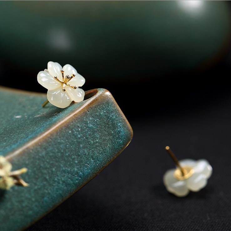 Beautiful Gold Earring with Unique Style