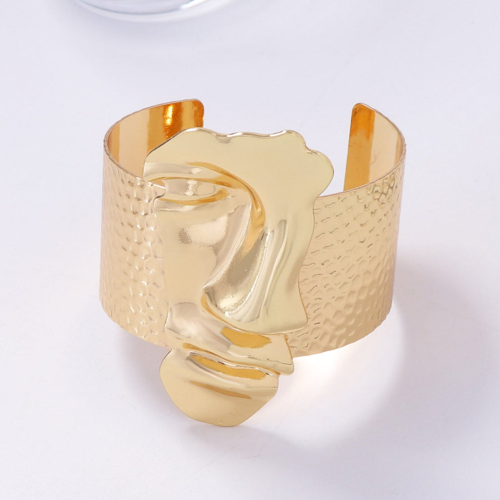 Charming Piece for Any Occasion