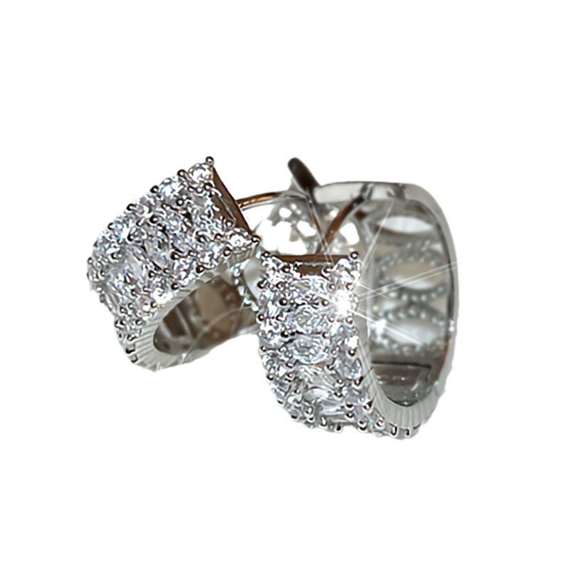 Charming Earring for Any Occasion