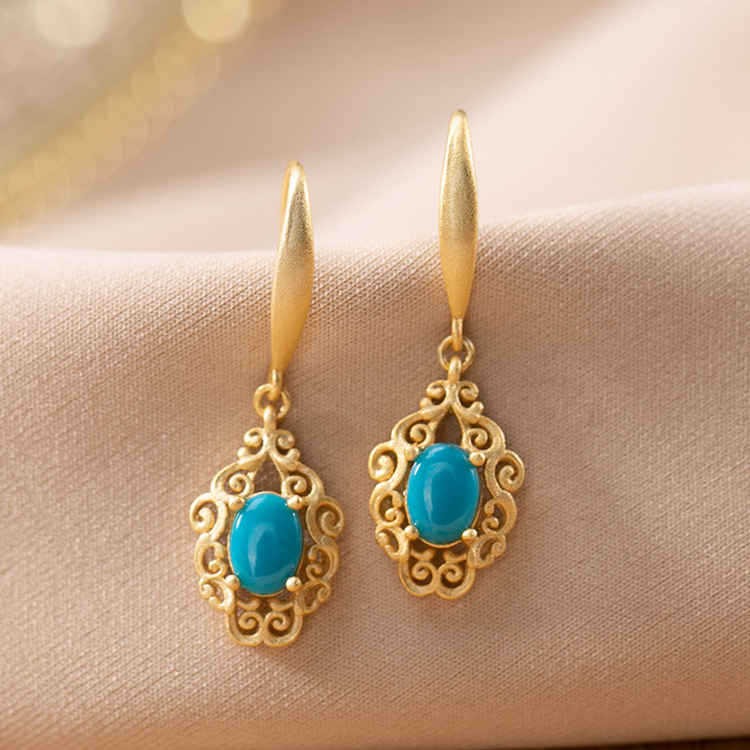Elegant Gold Earring for Every Occasion