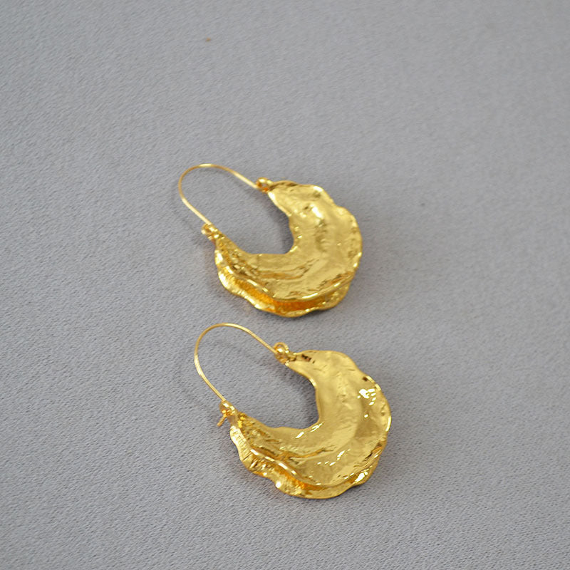 Romantic Gold Earring for Special Moments