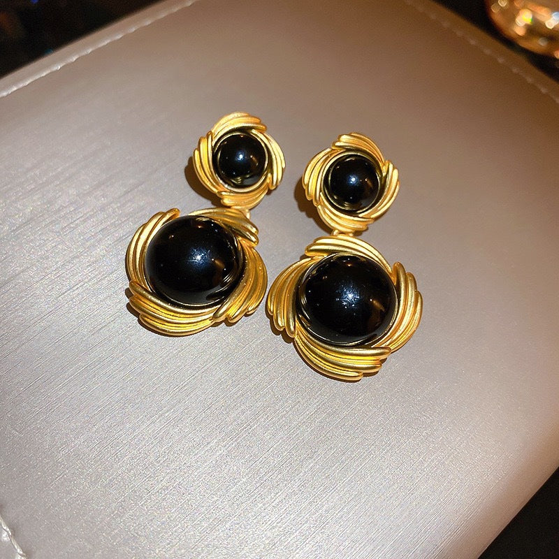 Elegant Gold Earring for Every Occasion